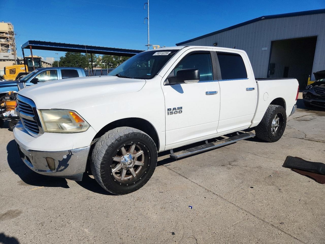 منظر 2016 RAM 1500 SLT، زاوية 1
