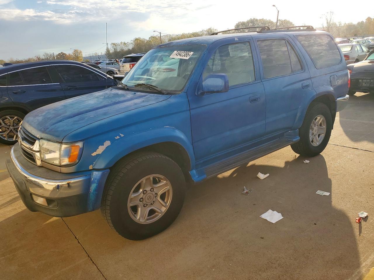 Vue de 2002 TOYOTA 4RUNNER SR5, angle 1