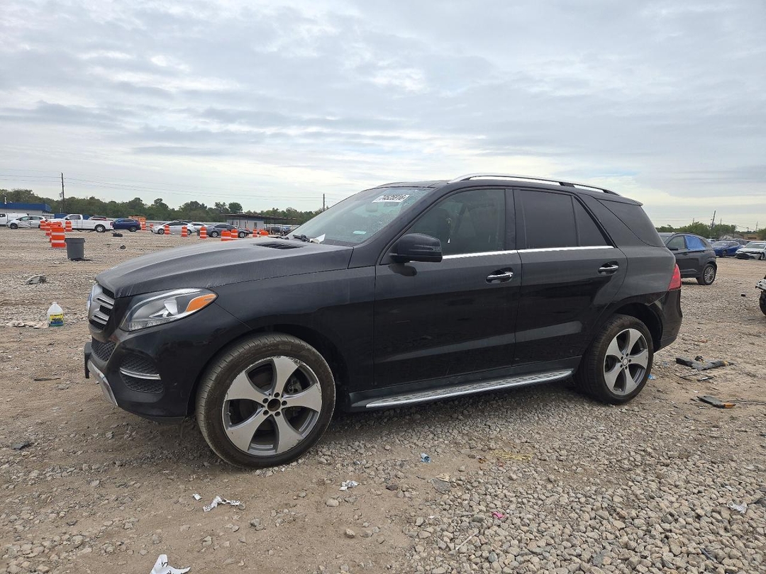 Vista de 2016 MERCEDES-BENZ GLE 350, ángulo 1
