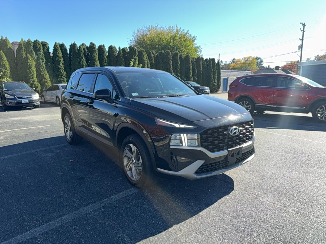 Vue de 2021 HYUNDAI SANTA FE SE, angle 1