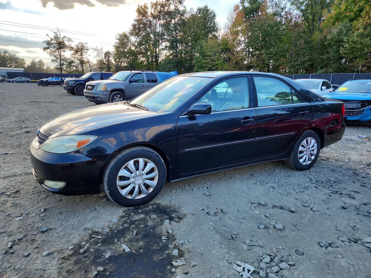Vue de 2003 TOYOTA CAMRY XLE V6, angle 1