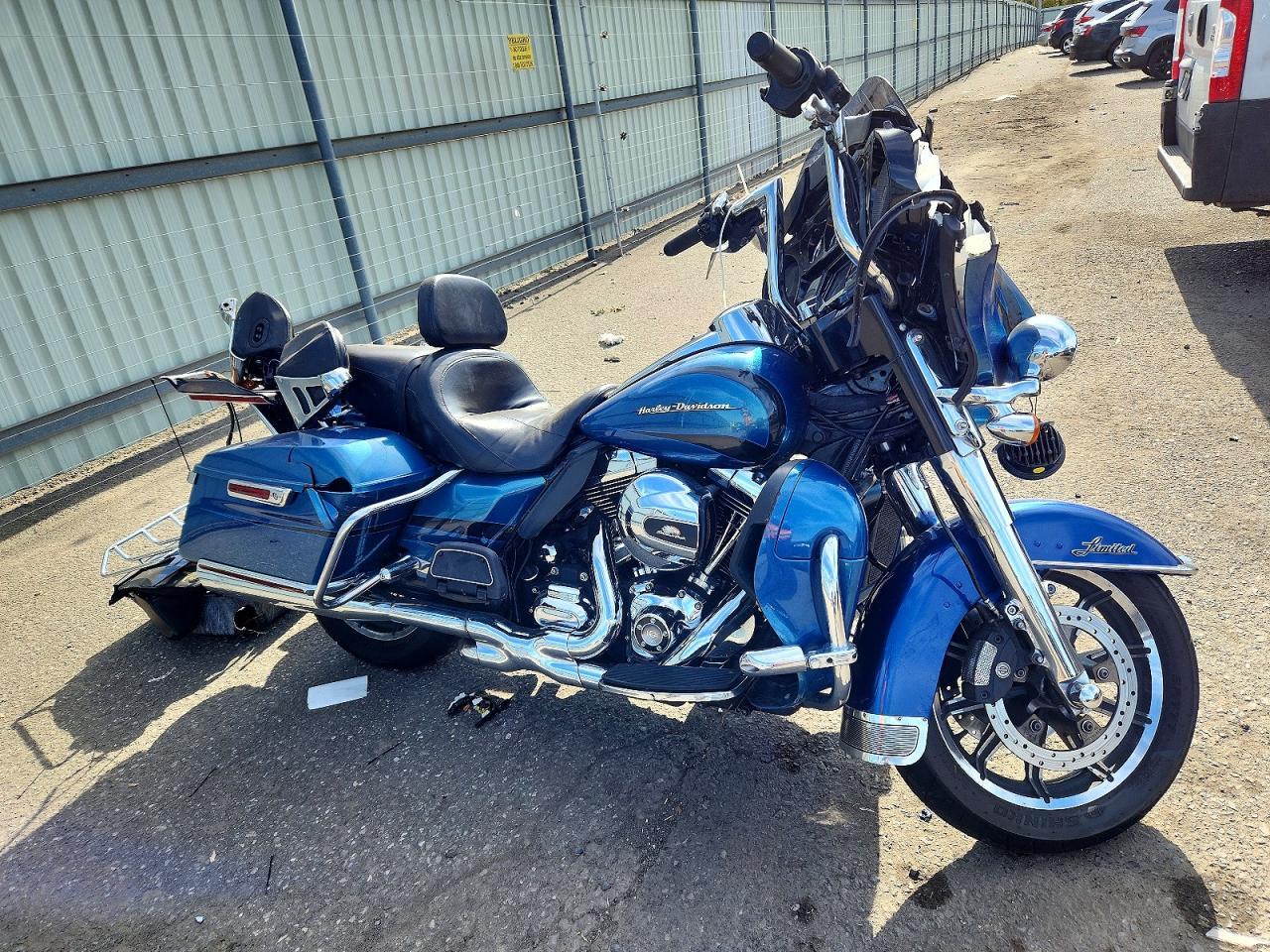 منظر 2014 HARLEY-DAVIDSON FLHTK ELECTRA GLIDE ULTRA LIMITED، زاوية 1