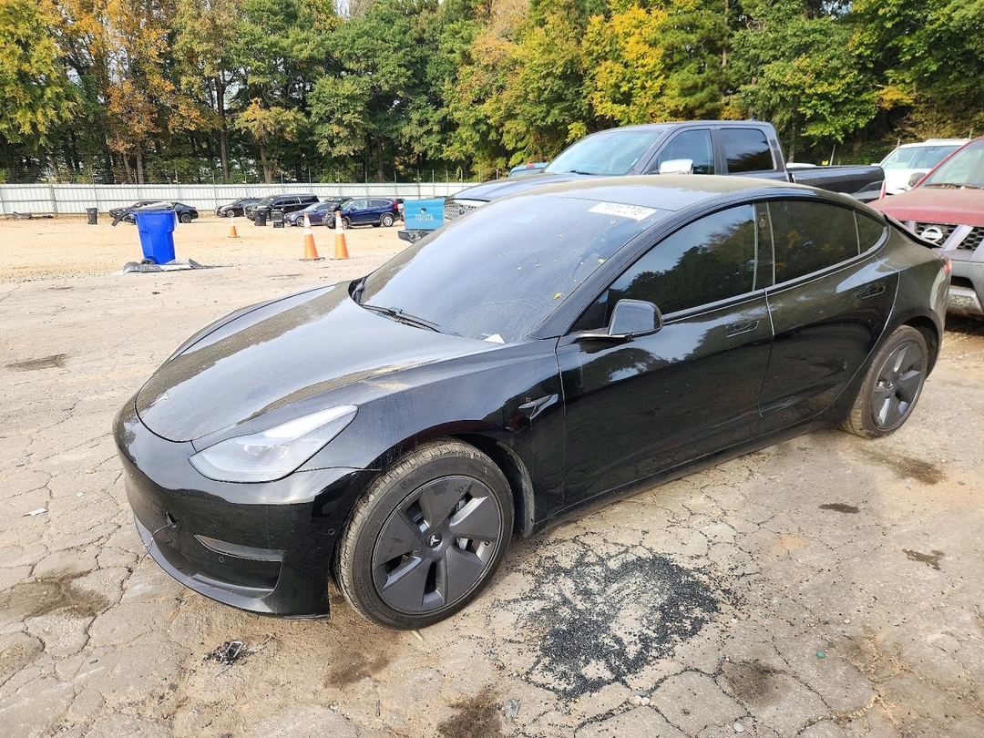 Vue de 2021 TESLA MODEL 3, angle 1