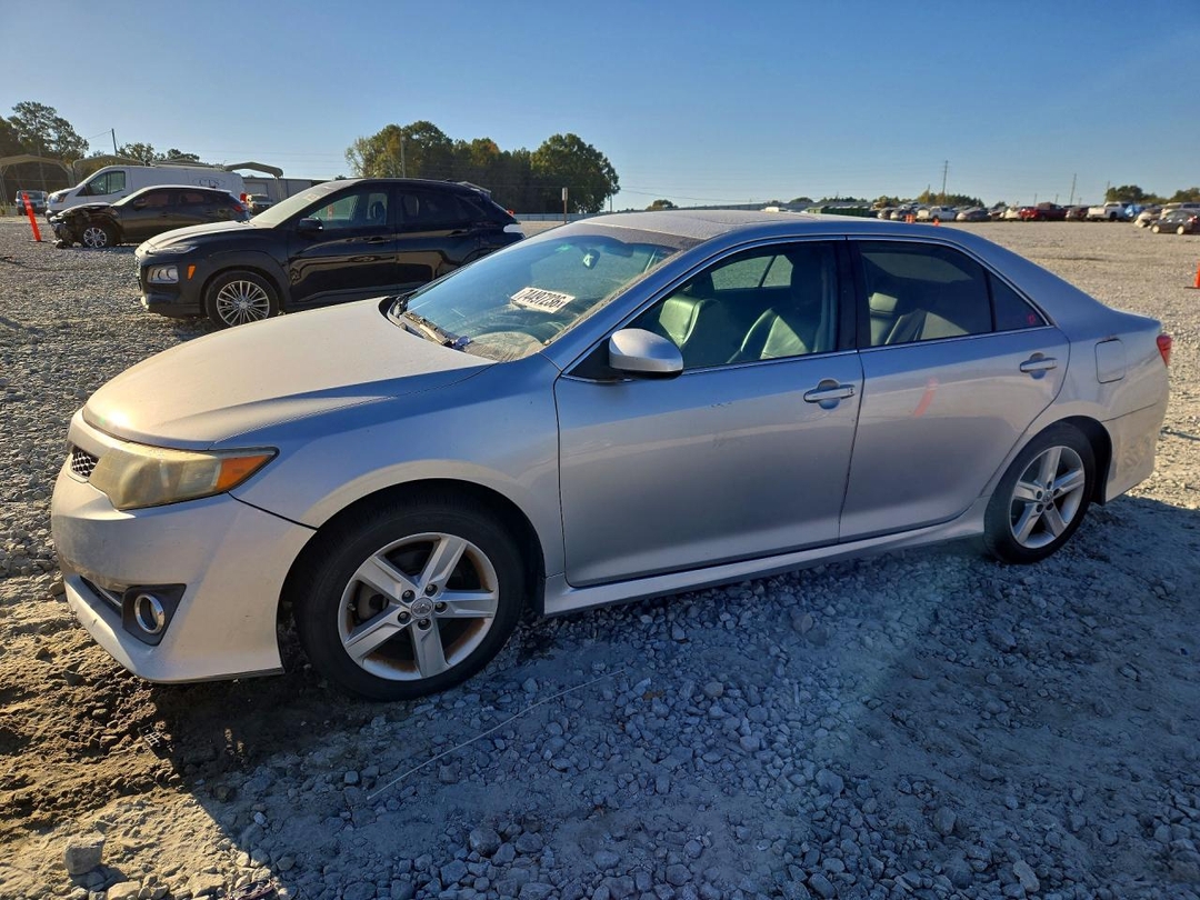 منظر 2012 TOYOTA CAMRY SE، زاوية 1
