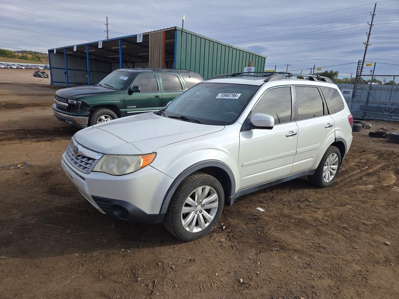 منظر 2011 SUBARU FORESTER 2.5X PREMIUM، زاوية 1