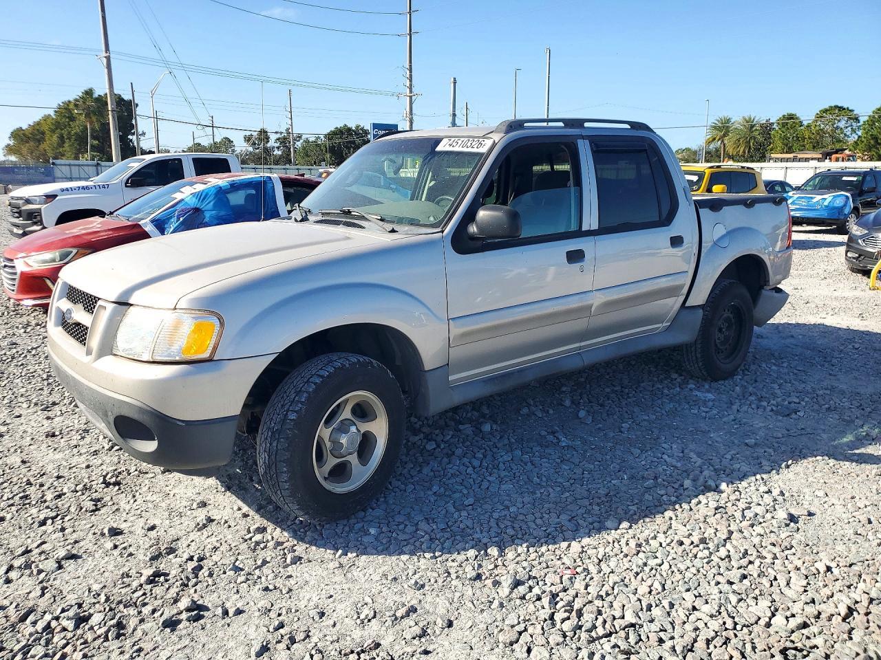Vista de 2005 FORD EXPLORER, ángulo 1