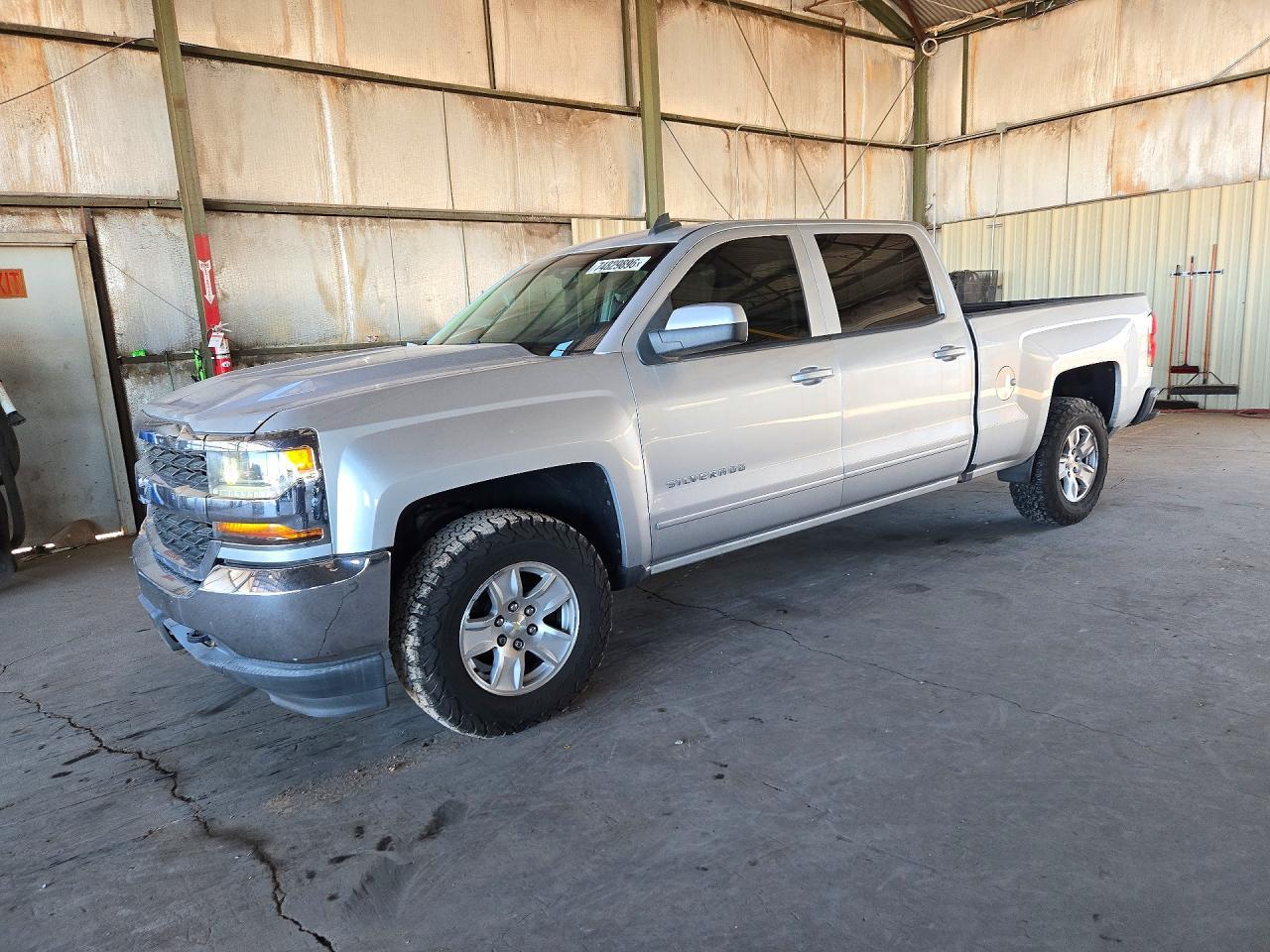 منظر 2016 CHEVROLET SILVERADO K1500 LT، زاوية 1