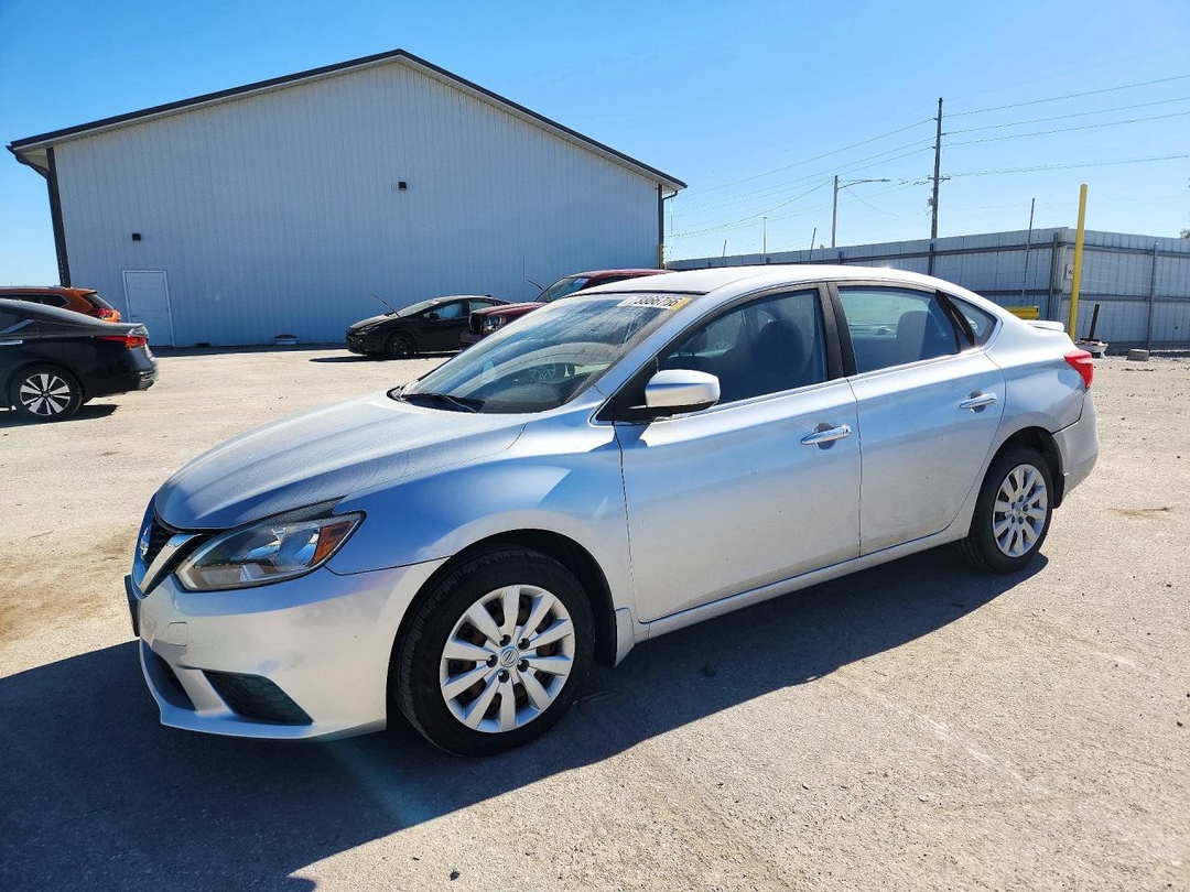 Vue de 2016 NISSAN SENTRA S, angle 1