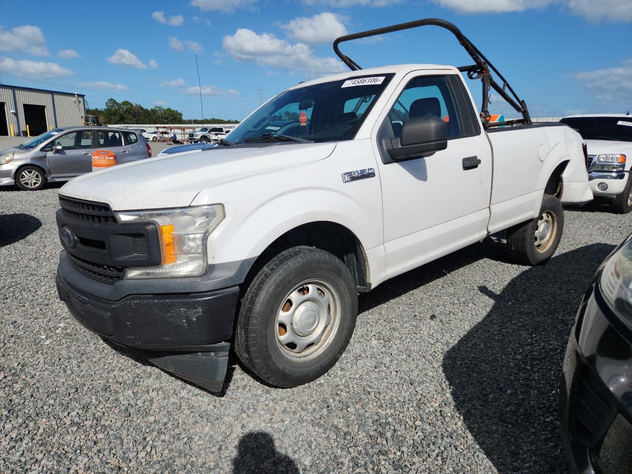 Vista de 2019 FORD F150, ángulo 1