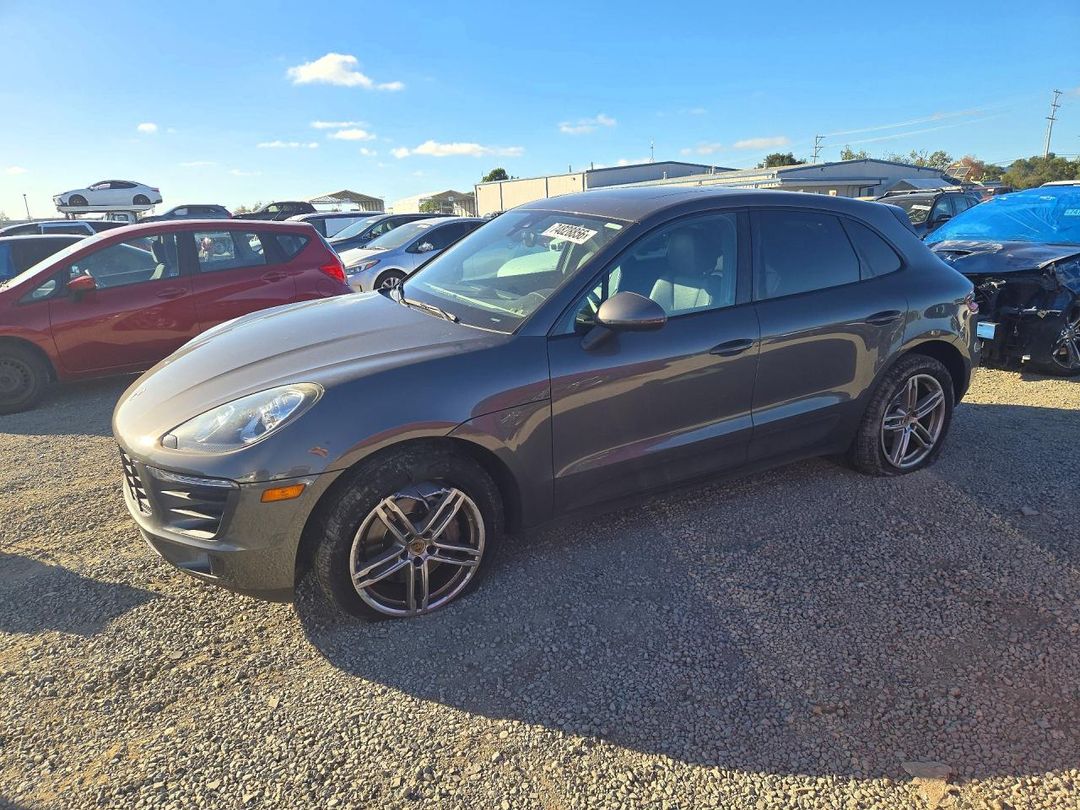 Вид 2018 PORSCHE MACAN S, угол 1