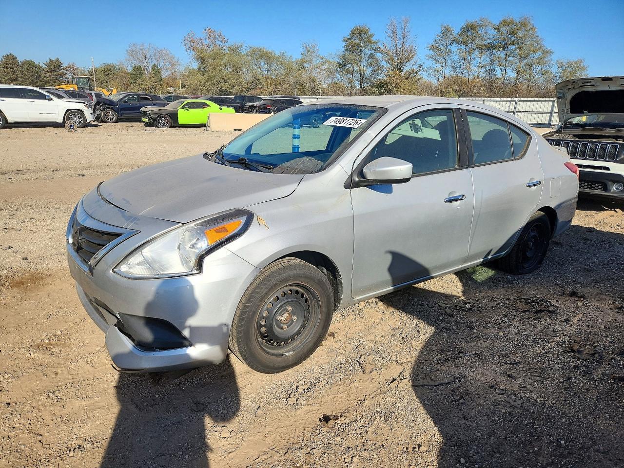 Вид 2019 NISSAN VERSA SV, угол 1
