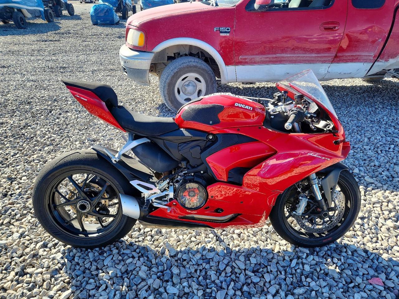 منظر 2024 DUCATI PANIGALE V2، زاوية 1