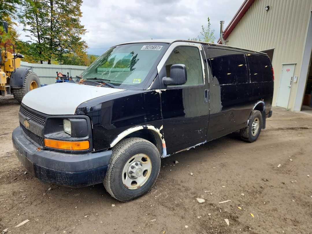 Вид 2014 CHEVROLET EXPRESS 35 - DELIVERY VAN, угол 1