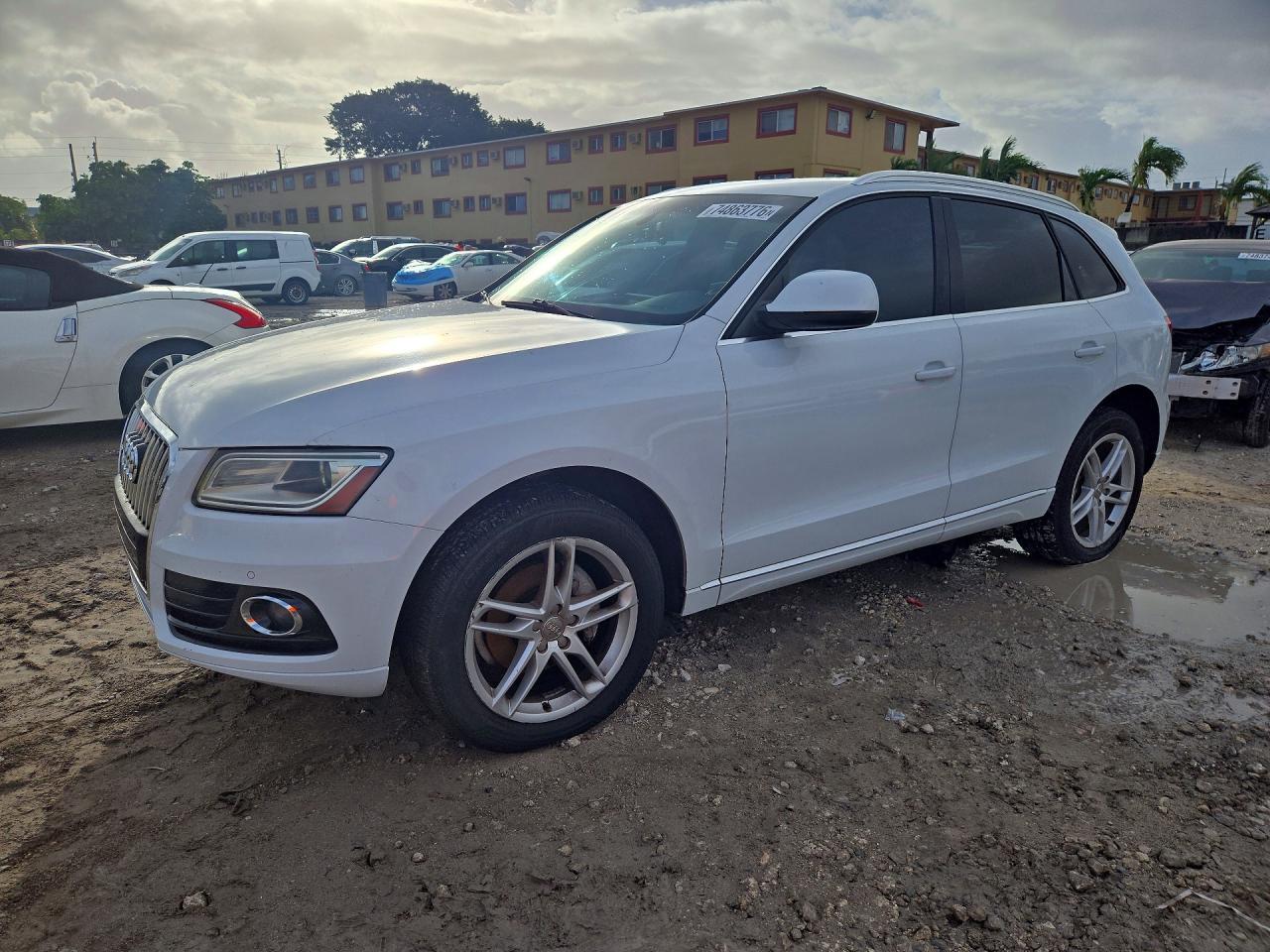 Vue de 2014 AUDI Q5 PREMIUM PLUS, angle 1