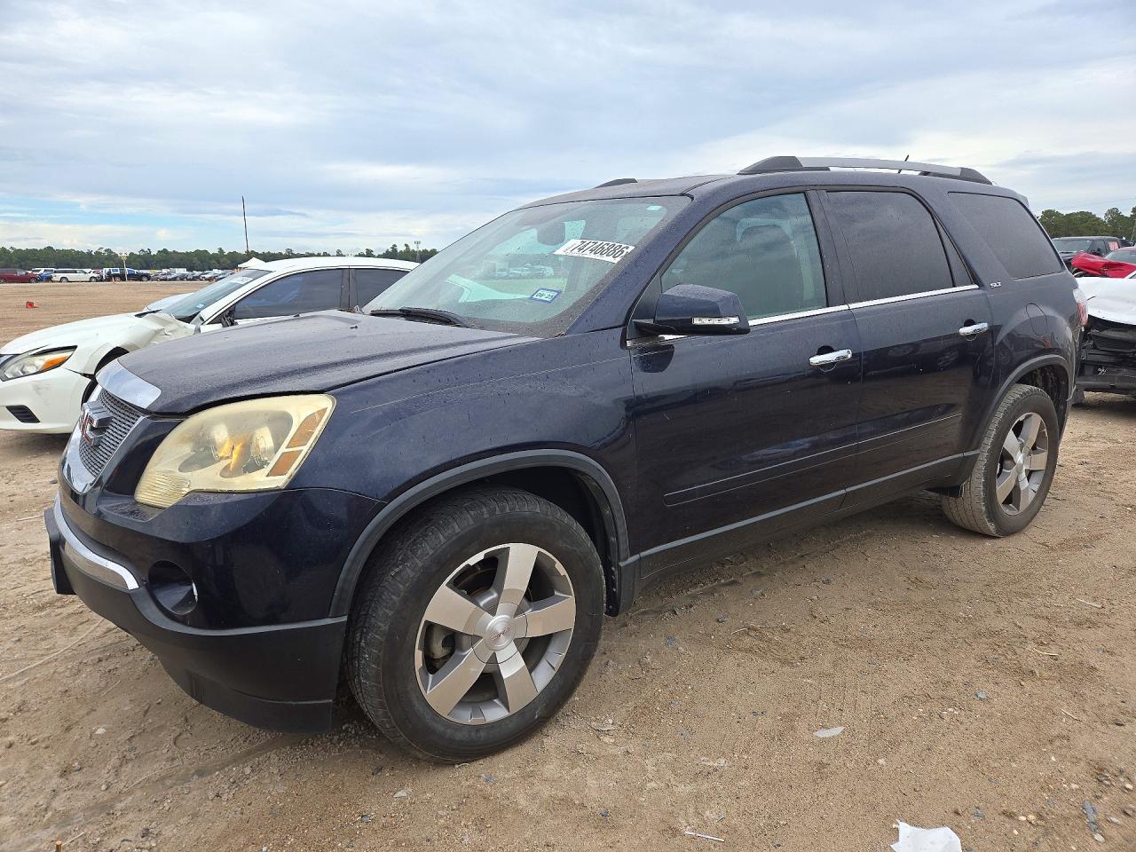 منظر 2012 GMC ACADIA، زاوية 1