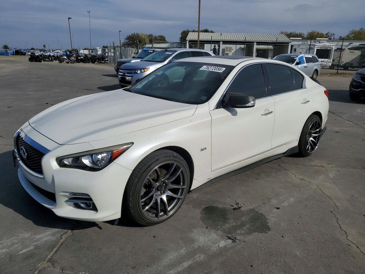 Vista de 2016 INFINITI Q50 3.0T PREMIUM, ángulo 1