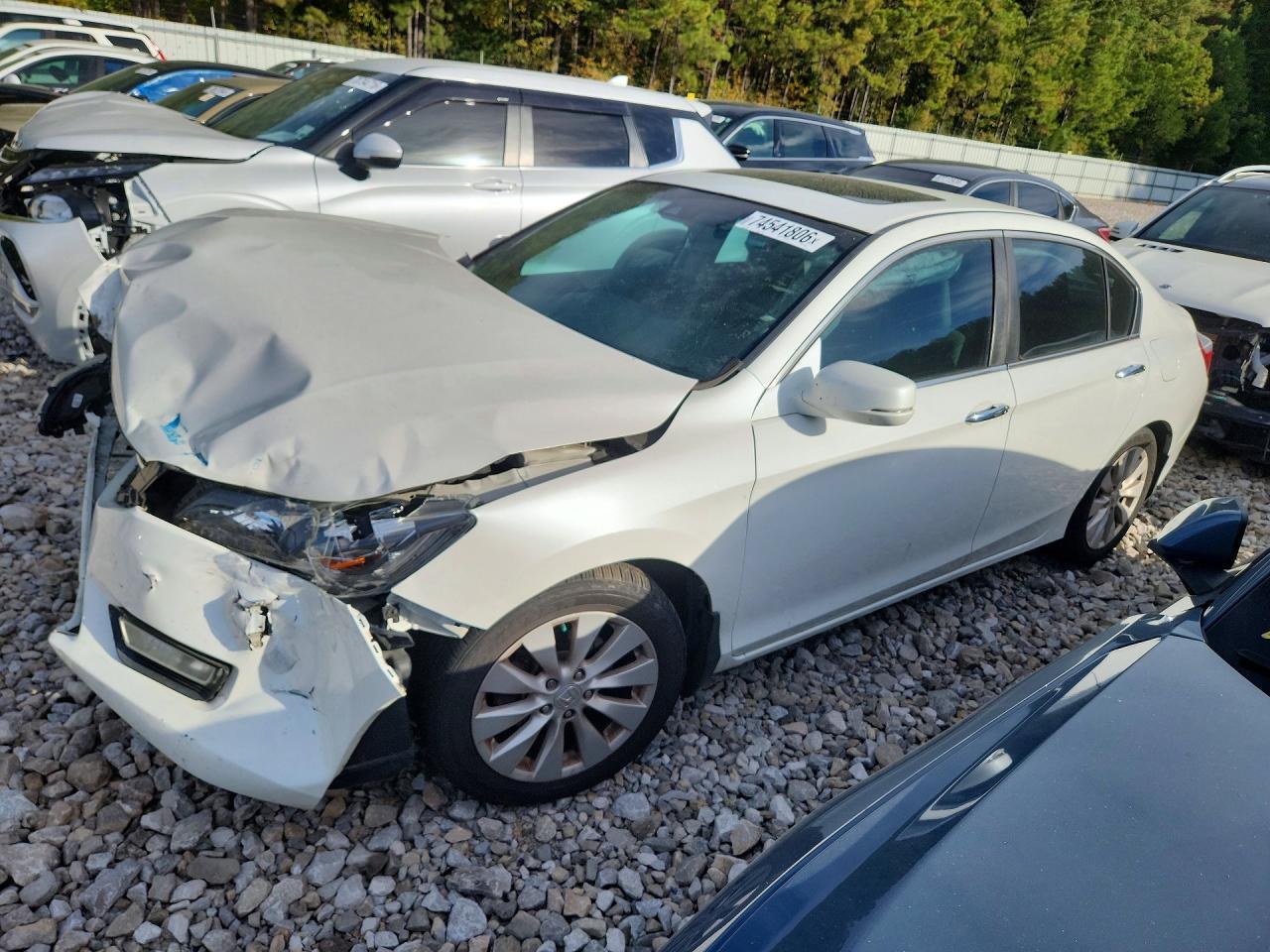 Vue de 2013 HONDA ACCORD EXL, angle 1