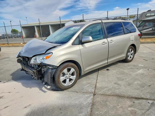 2017 TOYOTA SIENNA LE