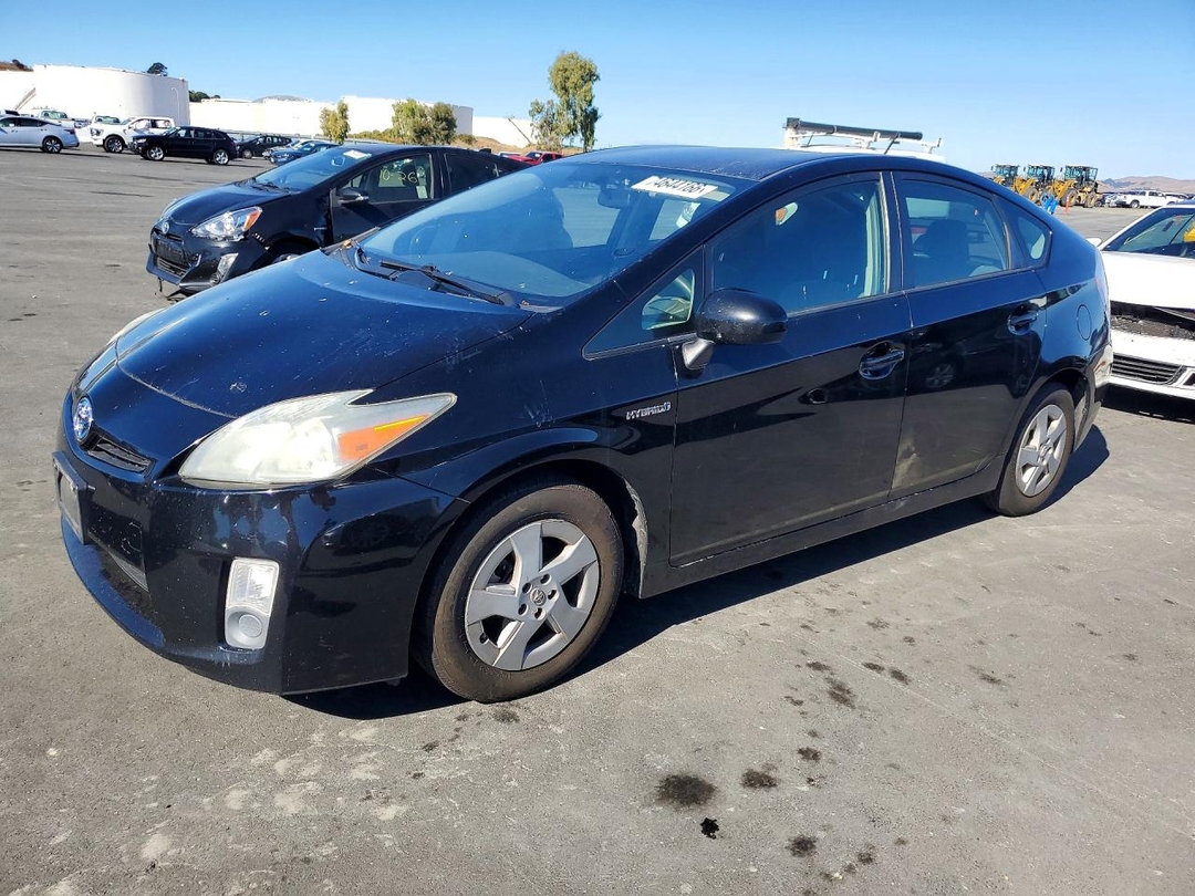 Vue de 2011 TOYOTA PRIUS TWO, angle 1