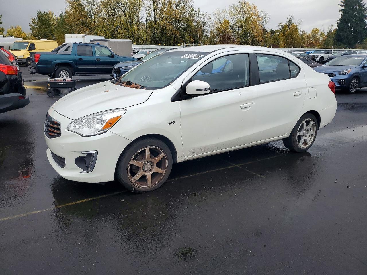 Вид 2017 MITSUBISHI MIRAGE G4 SE, угол 1