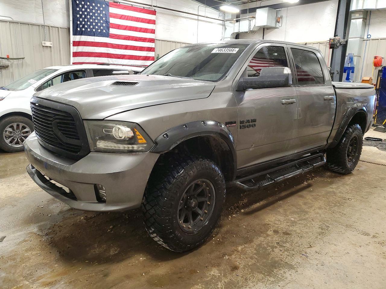 Vue de 2013 RAM 1500 SPORT, angle 1