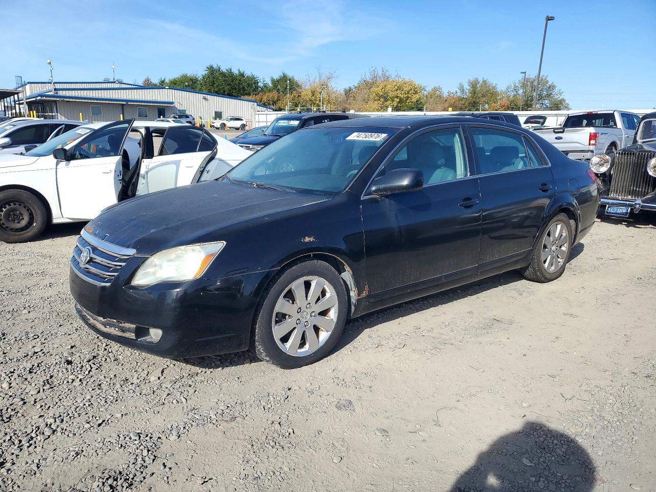 منظر 2005 TOYOTA AVALON XLS، زاوية 1
