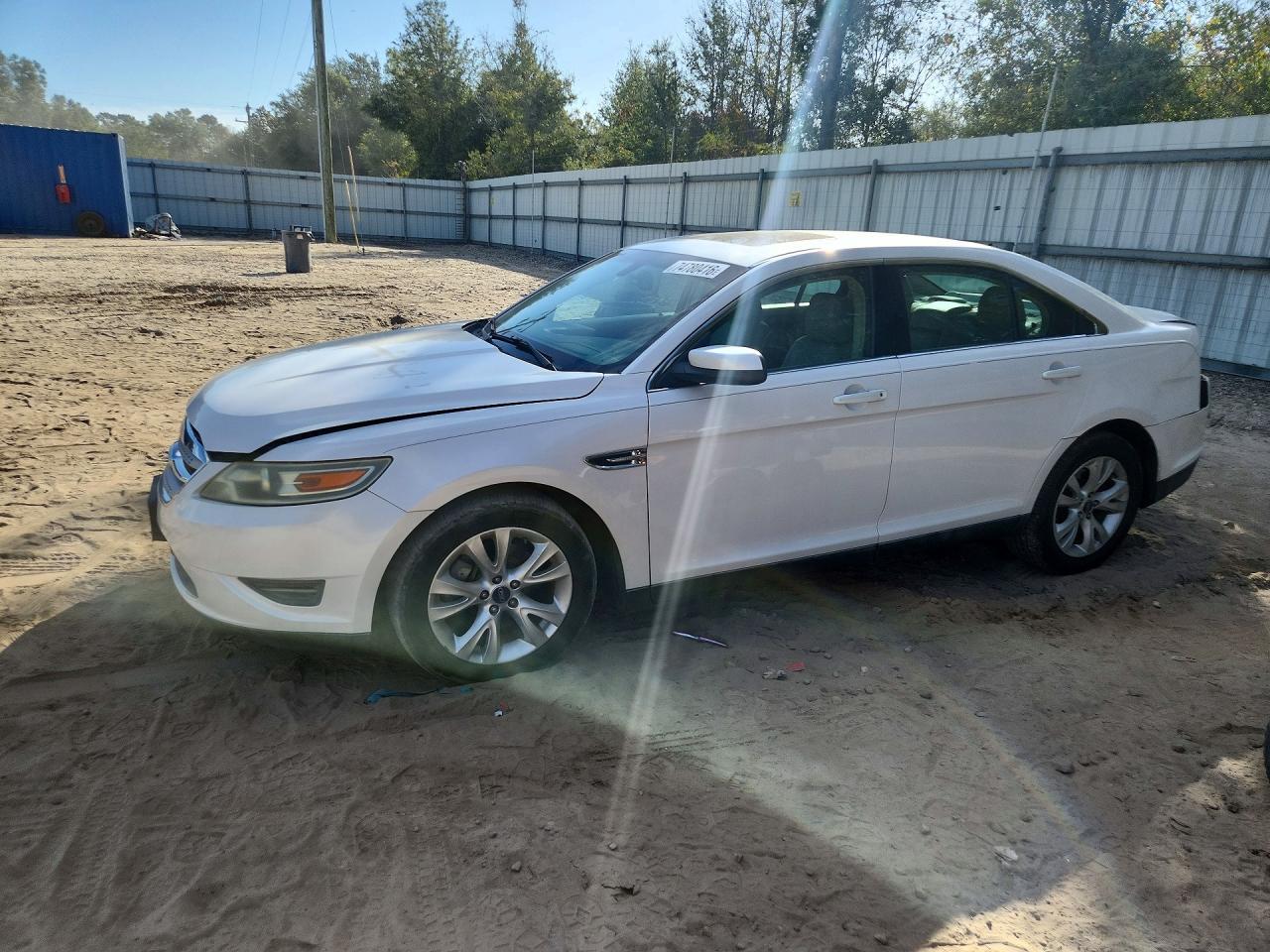 منظر 2011 FORD TAURUS SEL، زاوية 1
