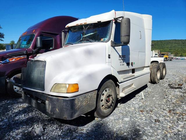 2000 VOLVO VNL SEMI TRUCK
