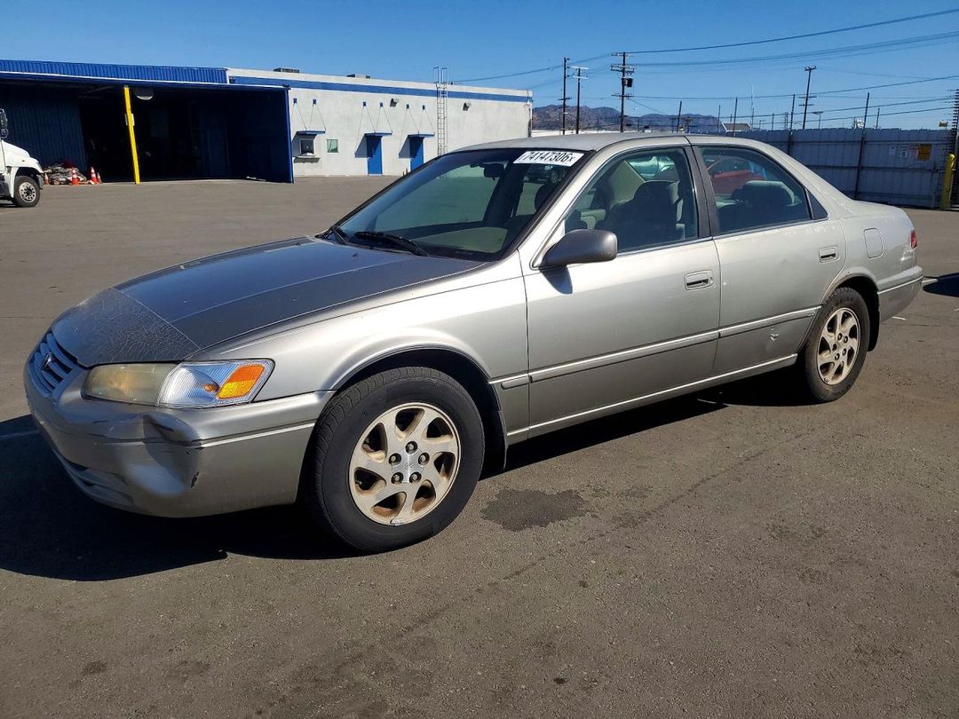 Vedere 1999 TOYOTA CAMRY LE V6, unghi 1