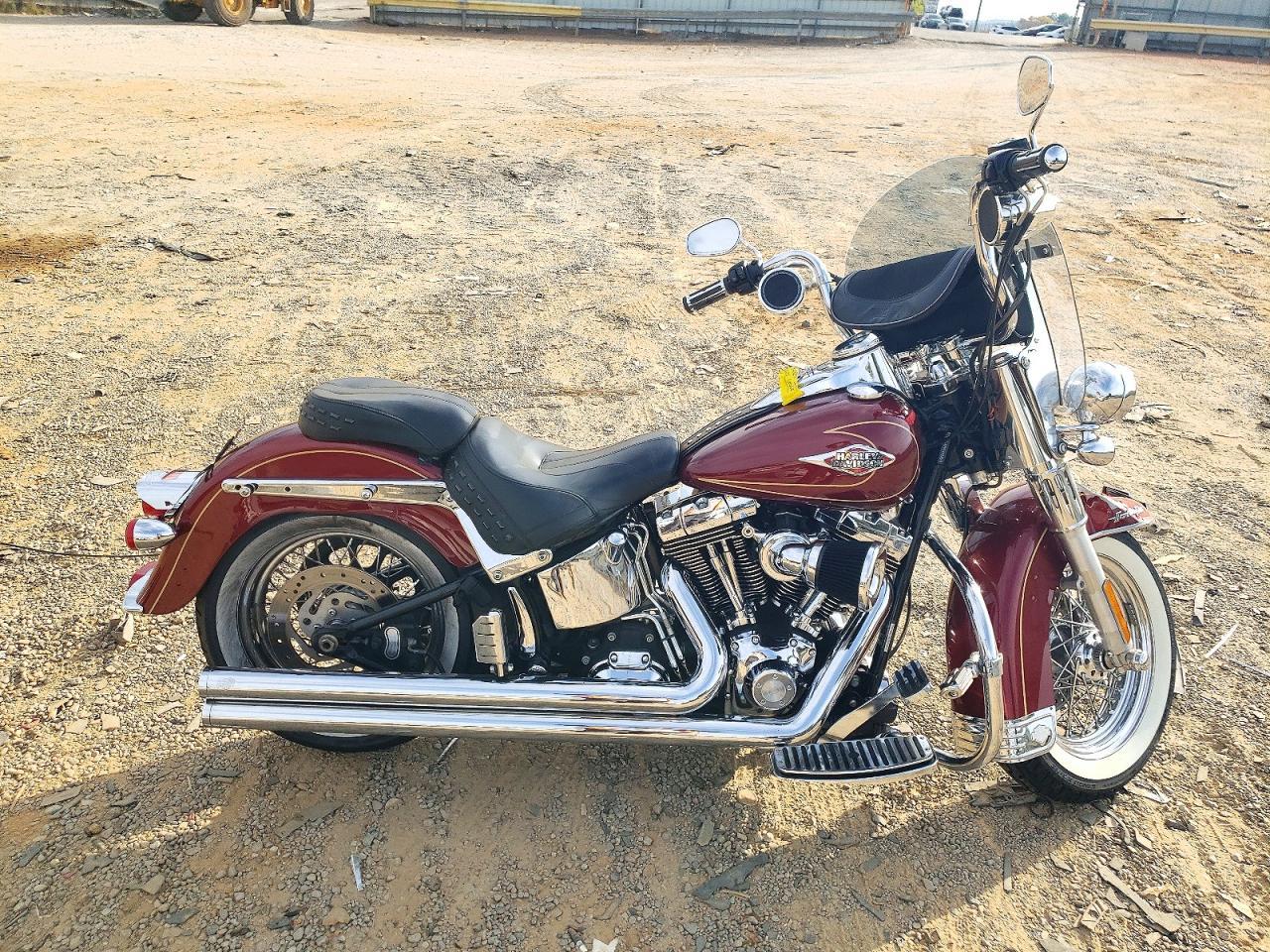 Vista de 2010 HARLEY-DAVIDSON FLSTC HERITAGE SOFTA, ángulo 1