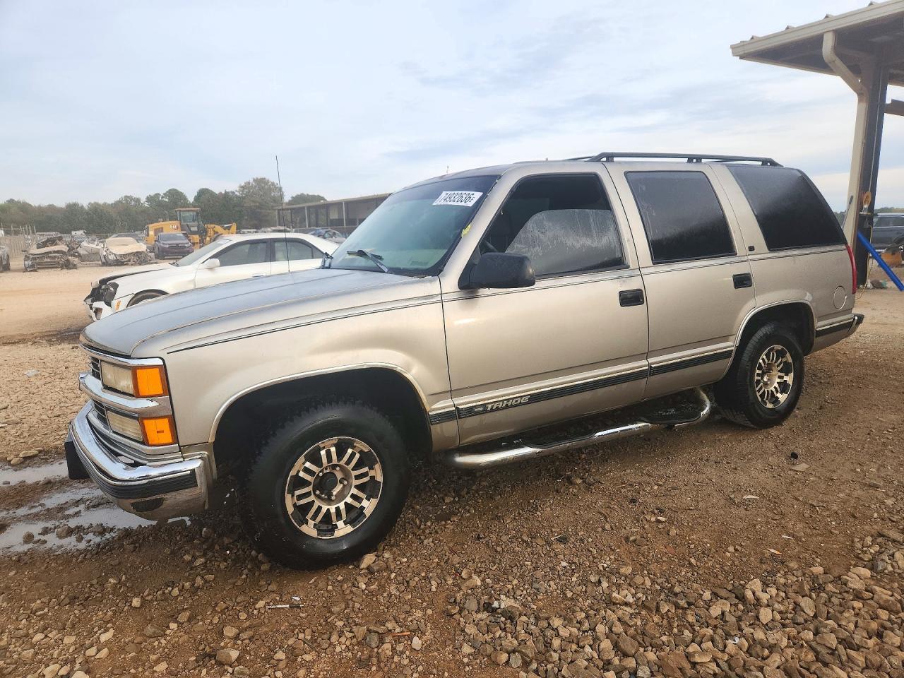 Vue de 1999 CHEVROLET TAHOE C1500, angle 1