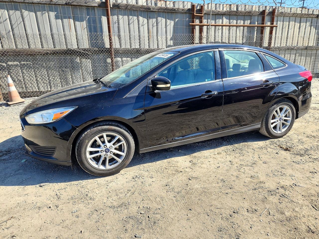 Vista de 2017 FORD FOCUS SE, ángulo 1