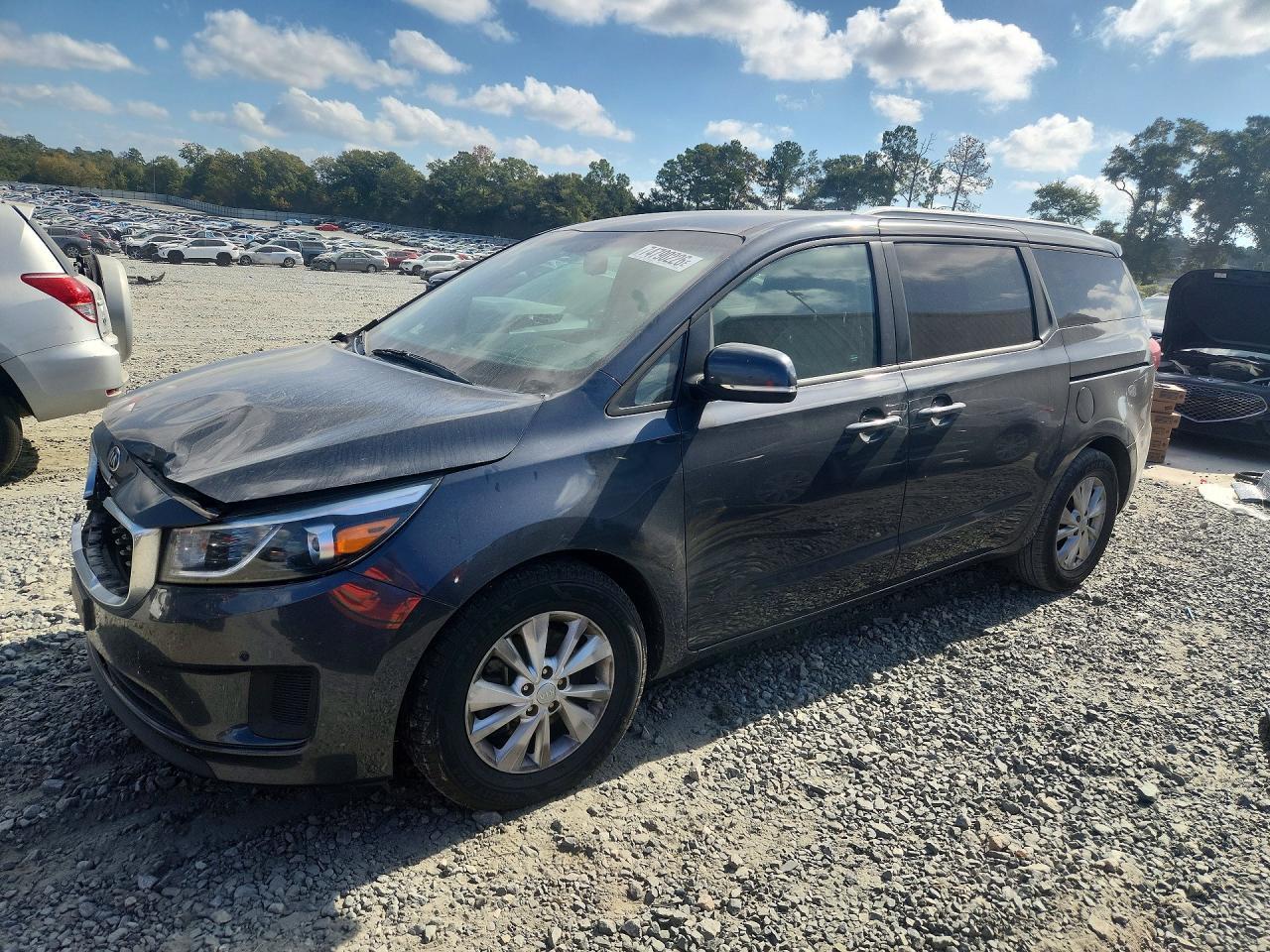 منظر 2017 KIA SEDONA LX، زاوية 1