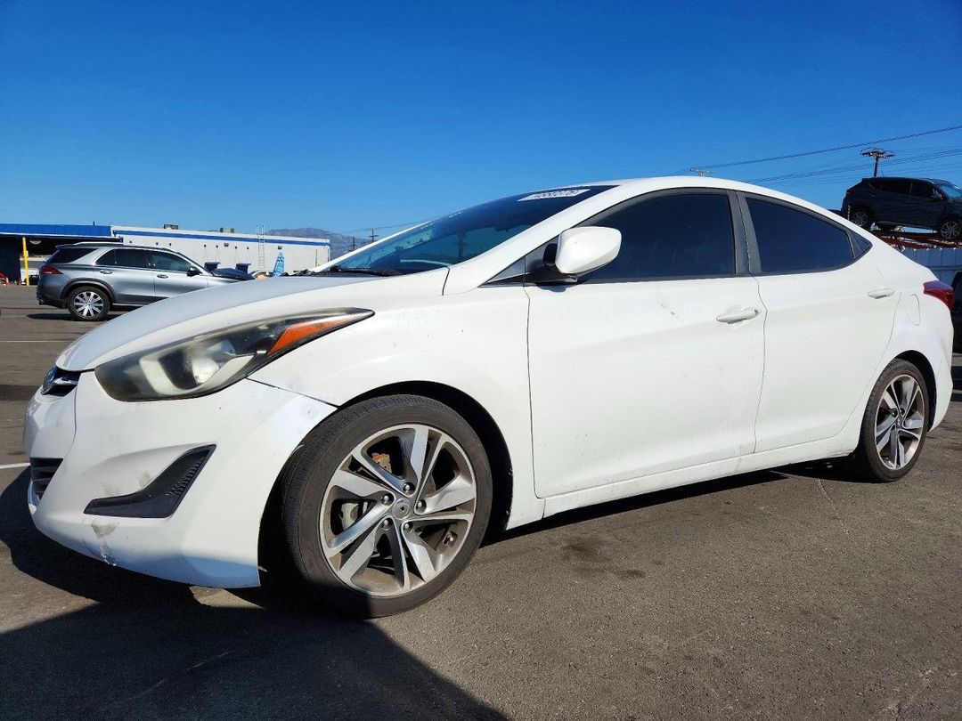 Vue de 2014 HYUNDAI ELANTRA SE, angle 1