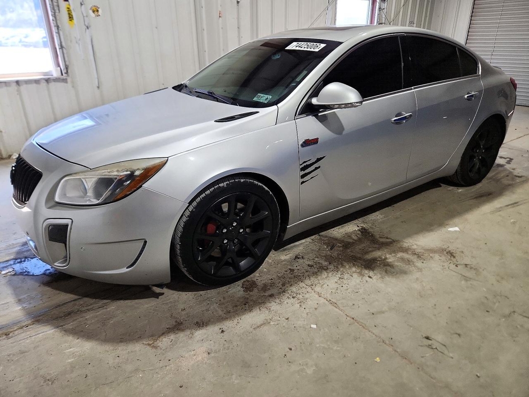Vue de 2013 BUICK REGAL GS, angle 1