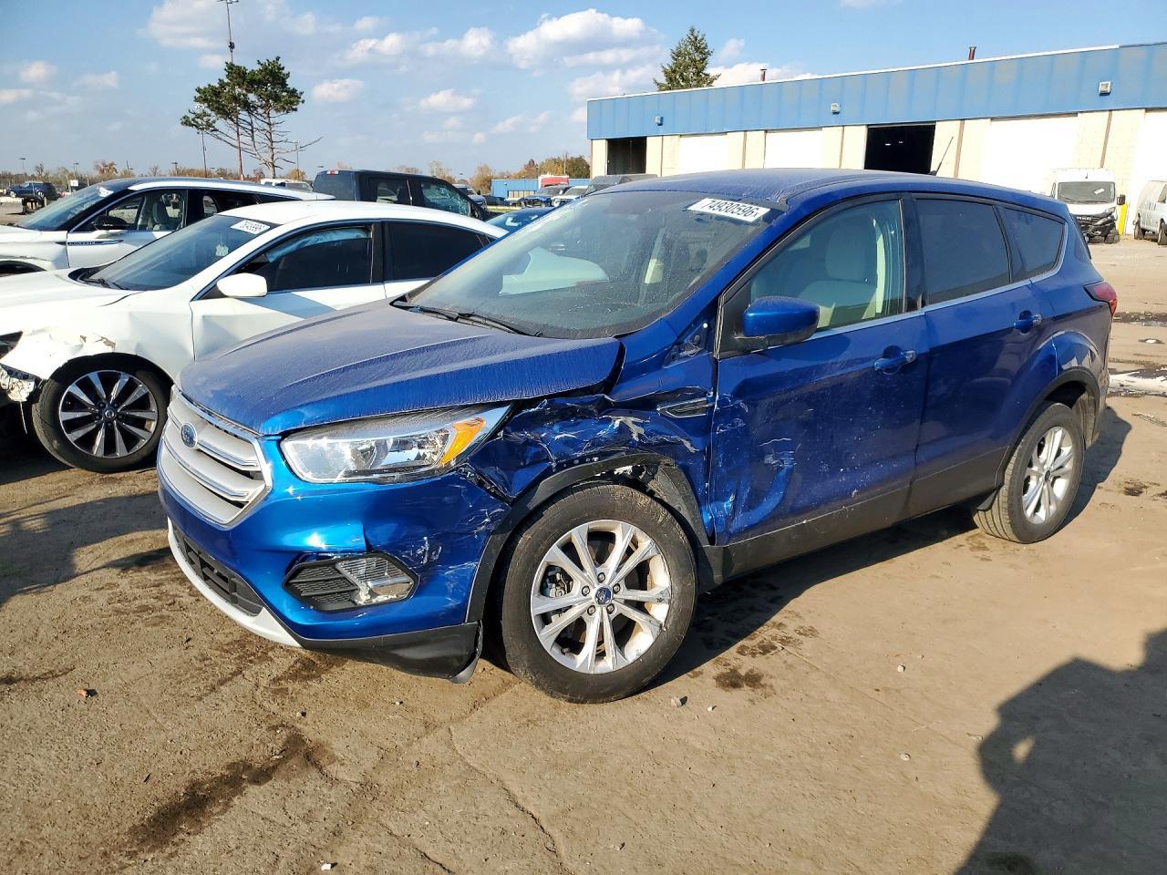 Вид 2019 FORD ESCAPE SE, угол 1