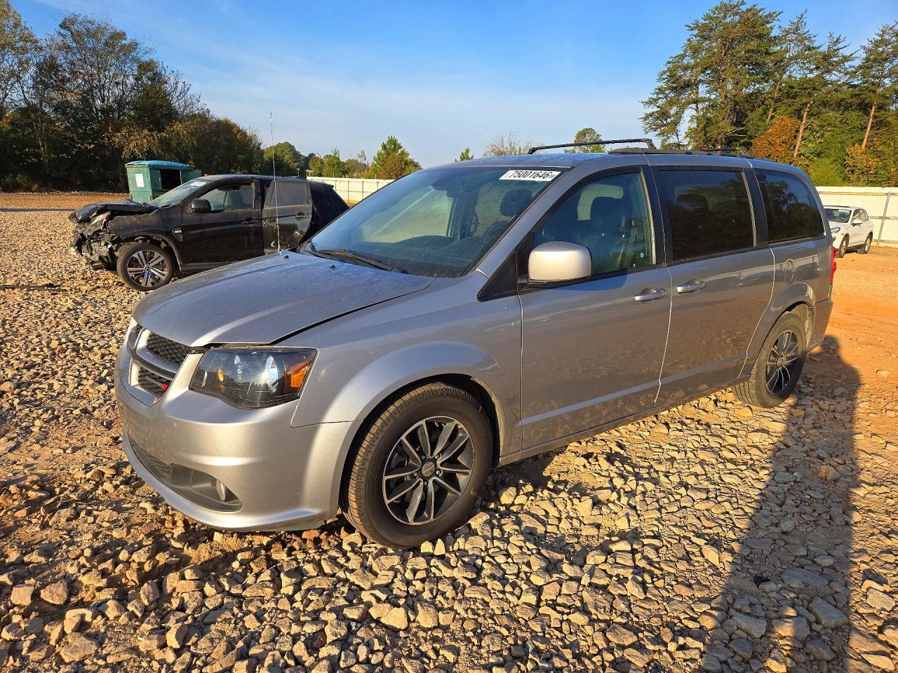 Vista de 2018 DODGE CARAVAN GT, ángulo 1