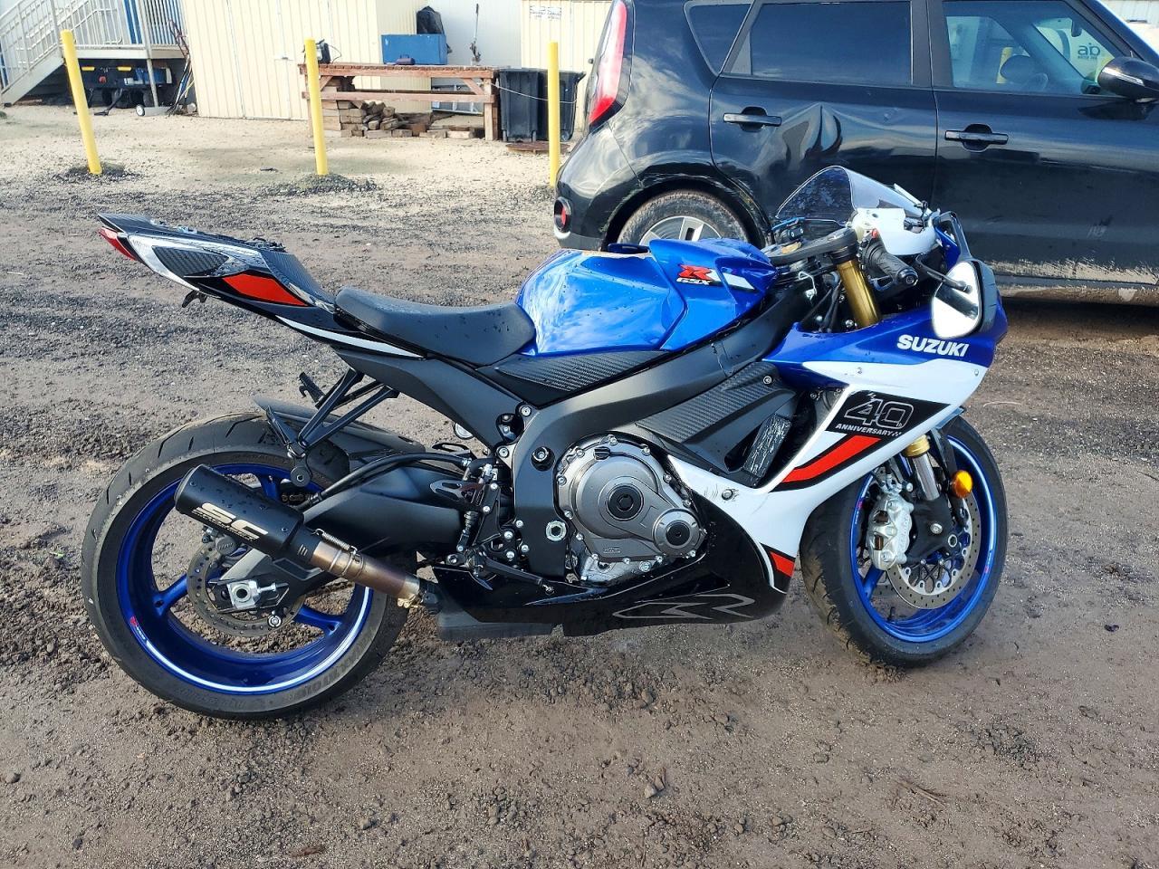 منظر 2026 SUZUKI GSX-R750، زاوية 1