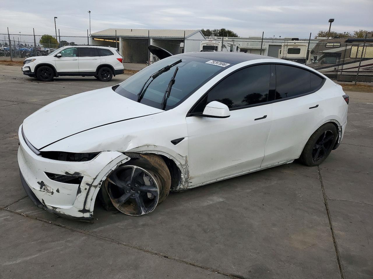 Vista de 2026 TESLA MODEL Y, ángulo 1