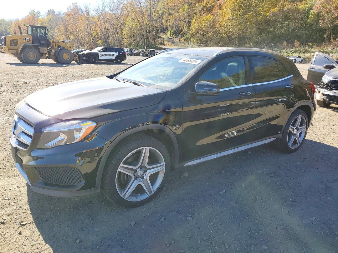 منظر 2017 MERCEDES-BENZ GLA 250 4MATIC، زاوية 1