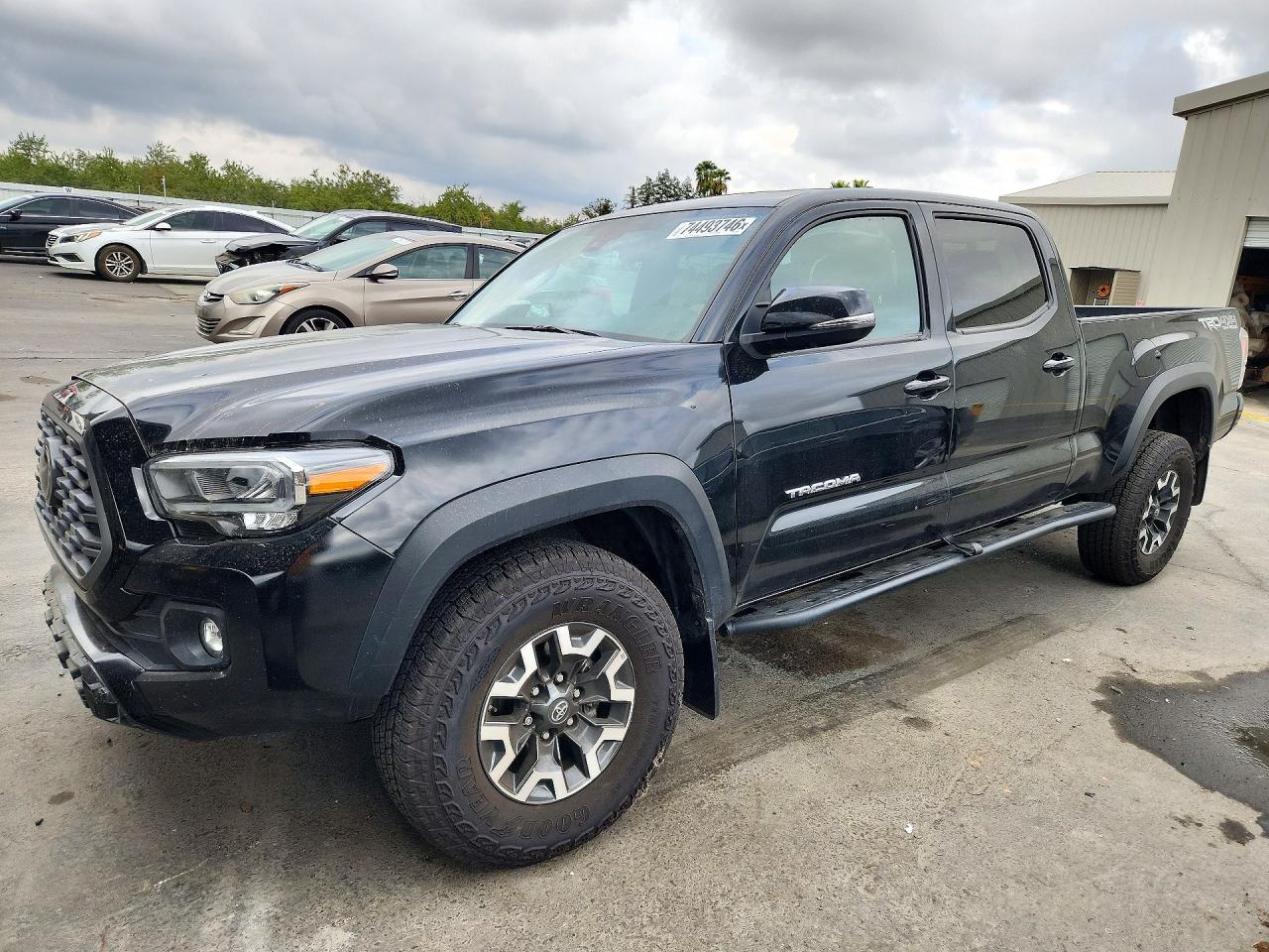 Vista de 2021 TOYOTA TACOMA TRD OFF-ROAD, ángulo 1
