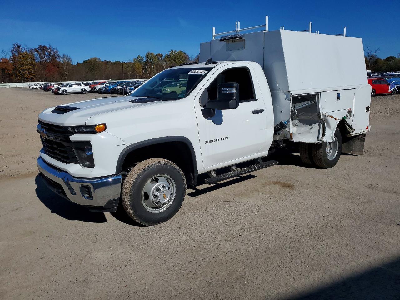 Vista de 2024 CHEVROLET SILVERADO K3500, ángulo 1
