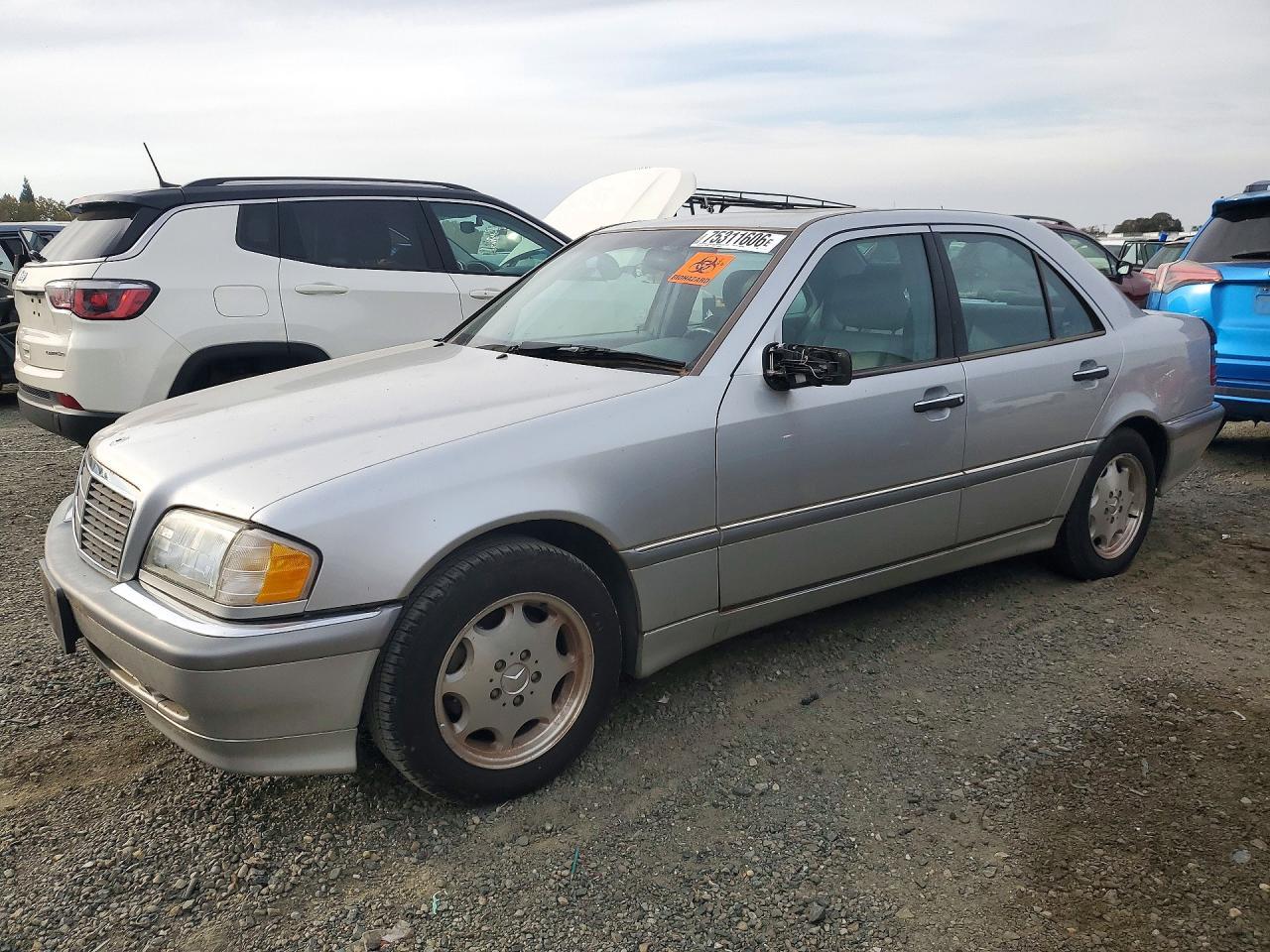 Vista de 2000 MERCEDES-BENZ C 230, ángulo 1