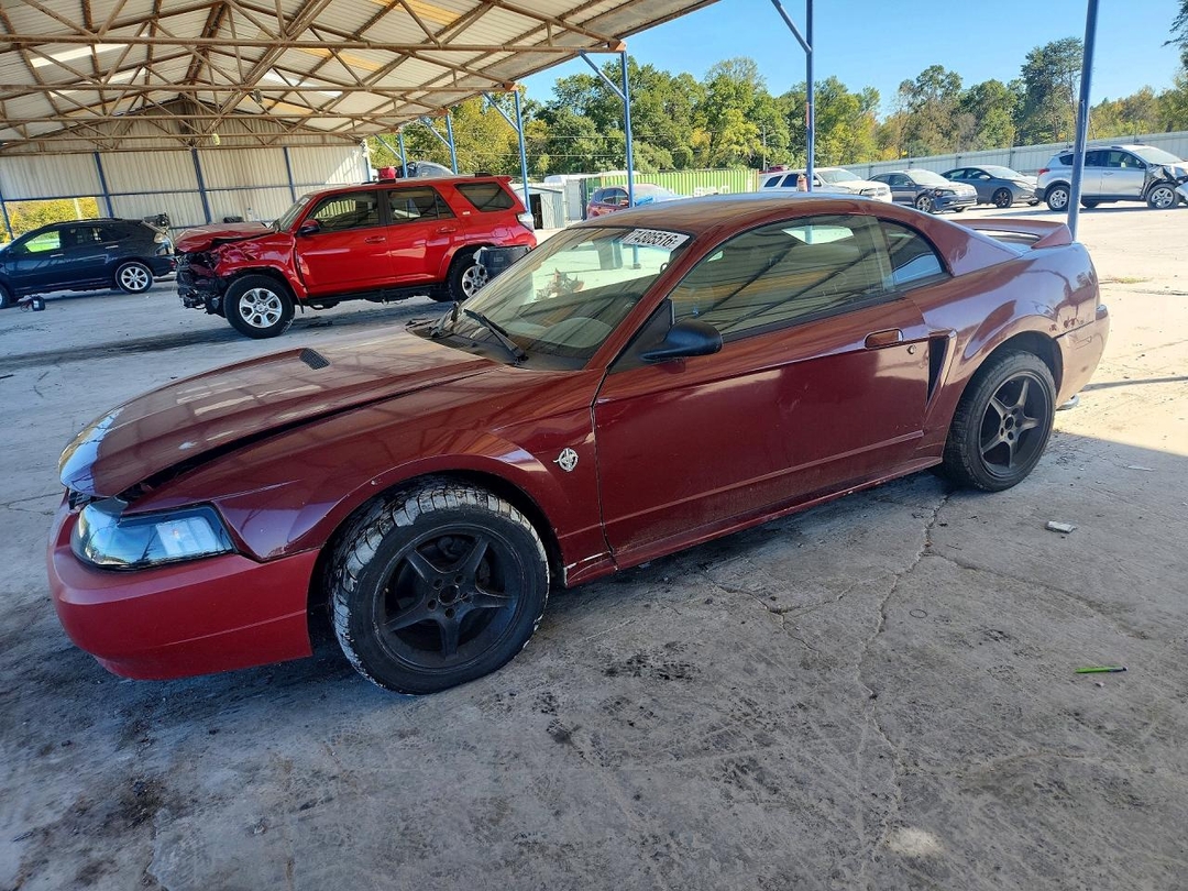 Vue de 1999 FORD MUSTANG, angle 1
