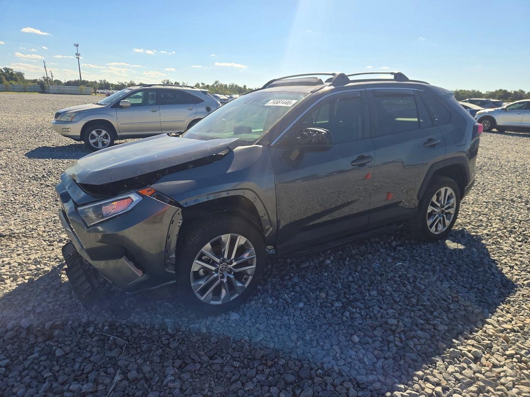 Vue de 2023 TOYOTA RAV4 XLE PREMIUM, angle 1