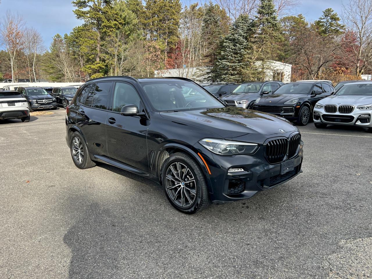 Vue de 2021 BMW X5 XDRIVE40I, angle 1
