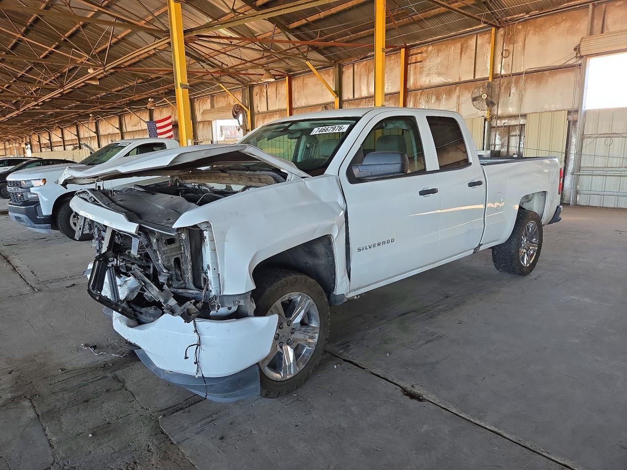 Vue de 2019 CHEVROLET SILVERADO LD C1500 CUSTOM, angle 1