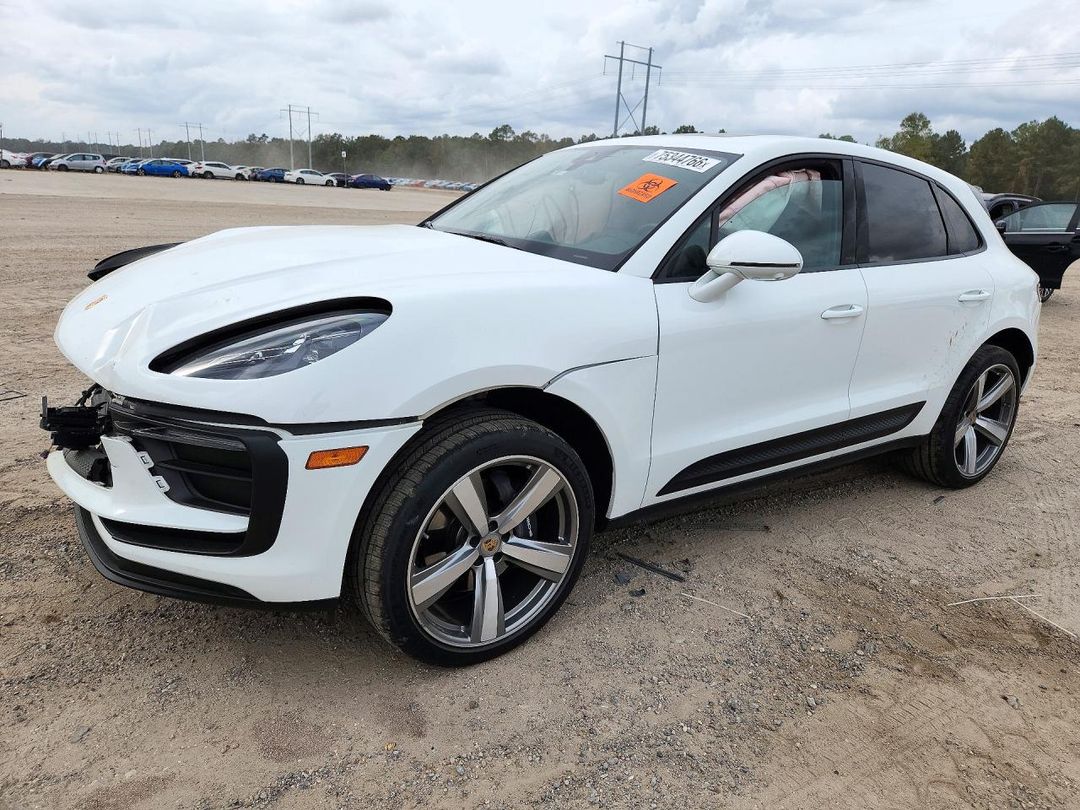 منظر 2025 PORSCHE MACAN BASE، زاوية 1