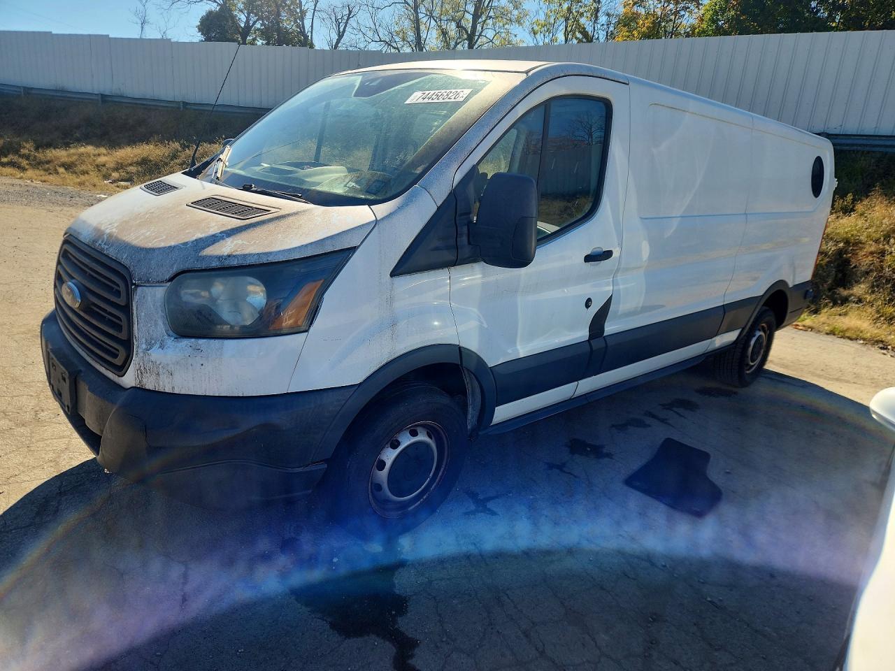 Vista de 2015 FORD TRANSIT T-250, ángulo 1