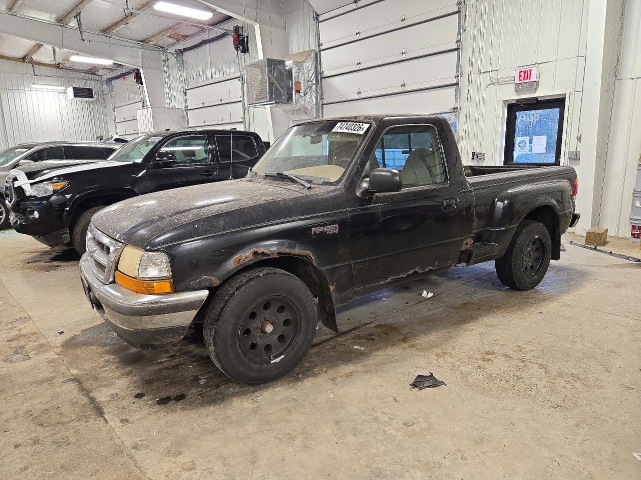 منظر 1998 FORD RANGER XLT، زاوية 1